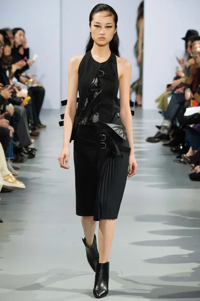 Look 18